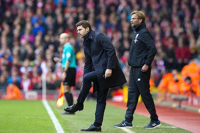 外卖小哥骑车撞倒持刀男子 被网友称“国服孙策