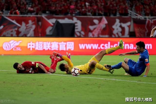 梅西领军，卡塞米罗与苏亚雷斯首发出战圣地亚哥